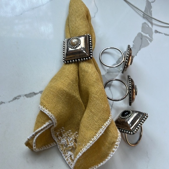 Twos Company Set of 4 Silver Plated Napkin Rings w Multiple Color Stone Inserts - Picture 4 of 8